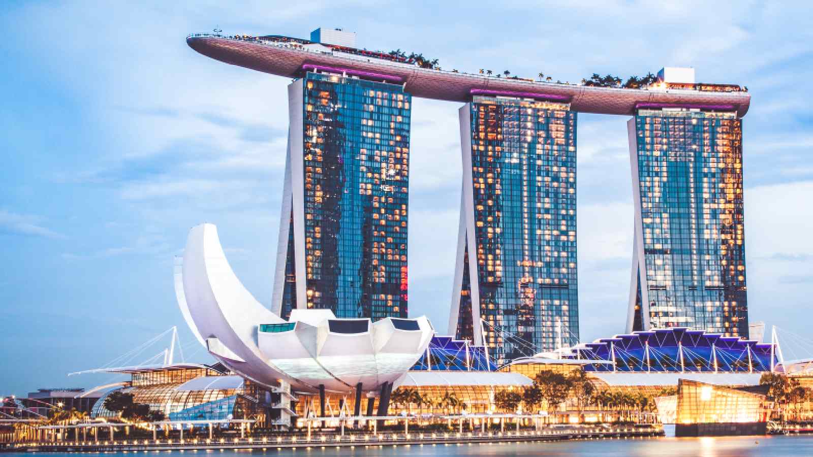 Экс-директору Marina Bay Sands запретили посещать казино