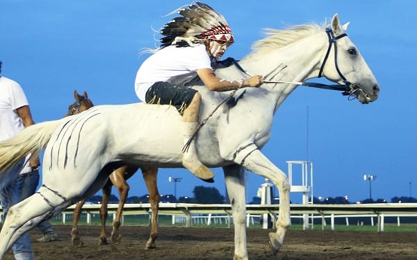 Племенные скачки. Source: Canterbury Park